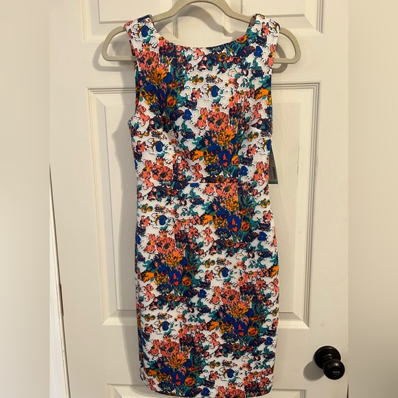 Never worn still has tags on - Picture 3 of 6